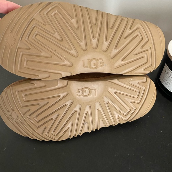 Ugg Boots with Laces - Picture 7 of 7